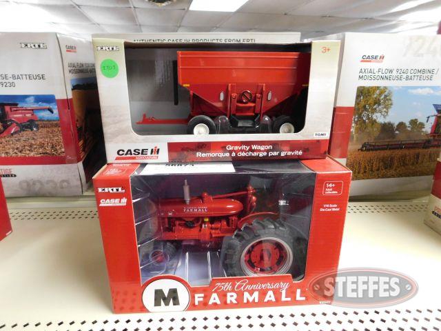 Farmall M Toy Tractor - Gravity Wagon_1.jpg